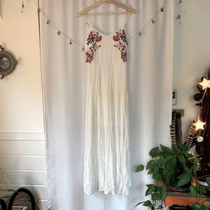 XHILIRATION embroidered maxi dress